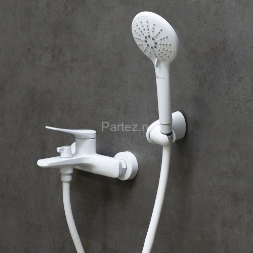 Смеситель Lemark Bronx LM3714MW для ванны с монолитным изливом