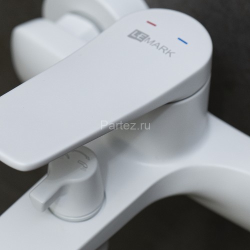 Смеситель Lemark Bronx LM3714MW для ванны с монолитным изливом